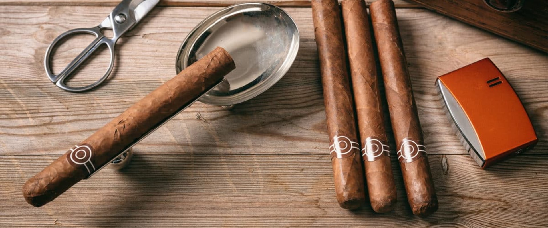 The Best Accessories for Women Cigar Smokers